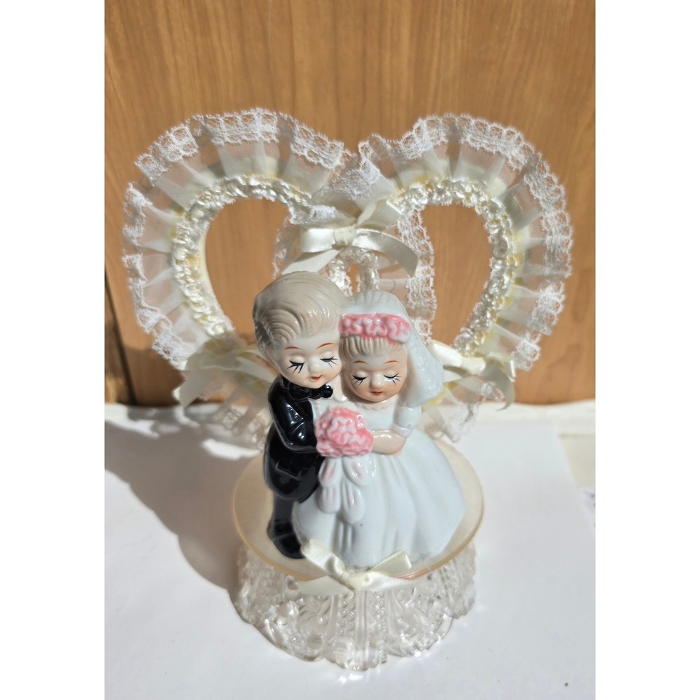 Vintage Wedding Cake Topper Bride Groom Figurine Lace Heart Base 7.5"